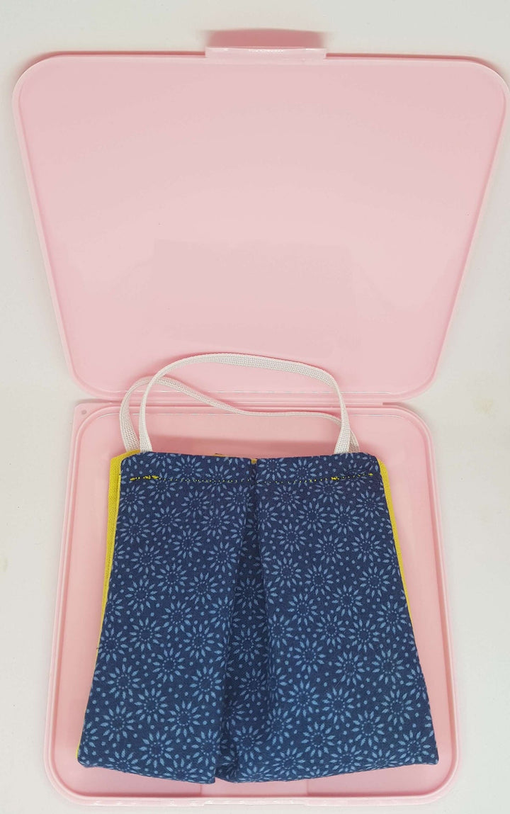 Plastic holder case: "Keep Calm and Sew On/Quilt on". Sewing, quilting.