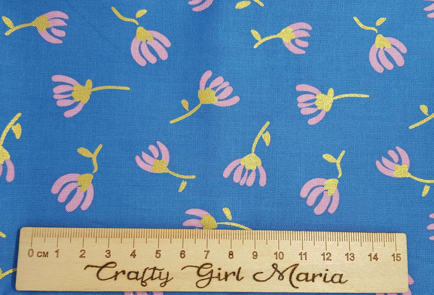 Sweet Honey Kisses: fat quarter bundle of 5 floral fabrics. Sparkle blue, yellow. Riley Blake.