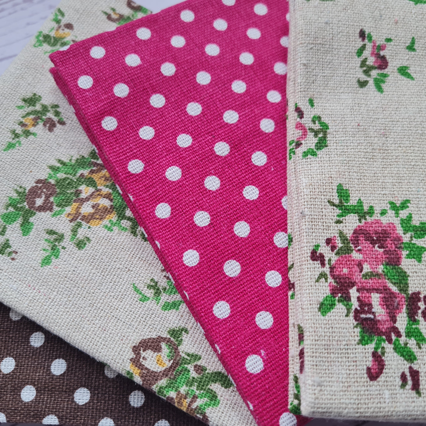 Linen mix vintage look floral, polkadot spot red natural fabrics fat quarter bundle of 4 fabrics. Crafts, patchwork.